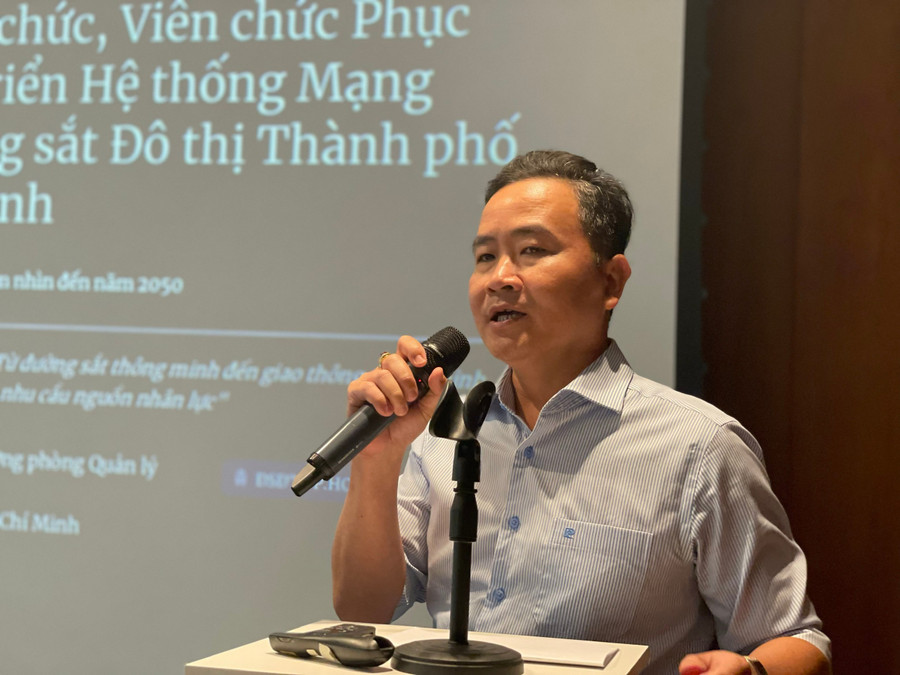 Ông Trần Võ Anh Minh, Sở Xây dựng TPHCM chia sẻ về định hướng phát triển nhân lực trong ngành đường sắt đô thị. Ảnh: Hà An.