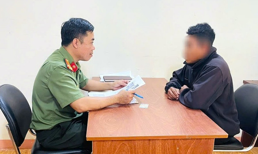 Nam thanh niên tại cơ quan Công an. (Ảnh: Công an Đồng Nai).