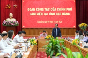 Quang cảnh chương trình làm việc.