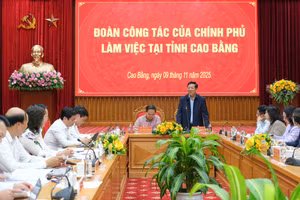Quang cảnh chương trình làm việc.