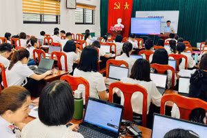 Trường THPT Tức Tranh (tỉnh Thái Nguyên) tập huấn chuyên đề chuyển đổi số cho cán bộ giáo viên.