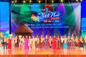 Đại diện lãnh đạo tỉnh Thái nguyên chúc mừng chương trình.