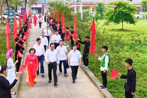 Bí thư Tỉnh ủy Thái Nguyên Trịnh Việt Hùng dự Lễ khai giảng Trường Phổ thông Dân tộc nội trú THPT số 2 Thái Nguyên.