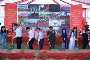 Phó Thủ tướng Trần Hồng Hà cùng các đại biểu khởi công xây dựng Trường PT nội trú liên cấp TH&THCS Khuất Xá, Lạng Sơn.