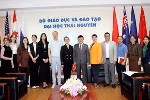 ĐH Thái Nguyên tiếp và làm việc với đoàn đại biểu các trường ĐH Liên bang Nga.