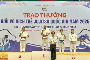 Vận động viên Phụng Mùi Nhình, Đoàn Cao Bằng đoạt Huy chương Vàng ở hạng cân dưới 52kg nữ.