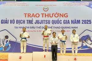 Vận động viên Phụng Mùi Nhình, Đoàn Cao Bằng đoạt Huy chương Vàng ở hạng cân dưới 52kg nữ.