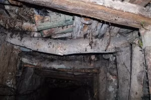 Hầm lò tiềm ẩn nhiều nguy cơ tai nạn, trong đó có ngạt khí (Ảnh minh họa).