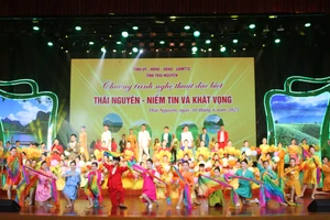 Chương trình nghệ thuật chào mừng hợp nhất Thái Nguyên - Bắc Kạn với chủ đề “Thái Nguyên - Niềm tin và khát vọng”.