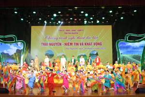 Chương trình nghệ thuật chào mừng hợp nhất Thái Nguyên - Bắc Kạn với chủ đề “Thái Nguyên - Niềm tin và khát vọng”. 