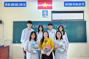 Cô giáo Lê Thị Thu Hường và học trò