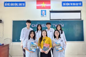 Cô giáo Lê Thị Thu Hường và học trò
