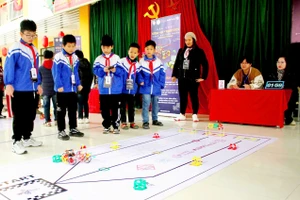 Học sinh hào hứng thi đấu tại Sân chơi STEM - AI - Robotics Thái Nguyên 2026.