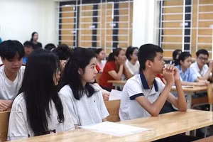 Trường THPT Lương Ngọc Quyến (tỉnh Thái Nguyên) hướng dẫn, tư vấn cho học sinh lớp 10 mới nhập trường.