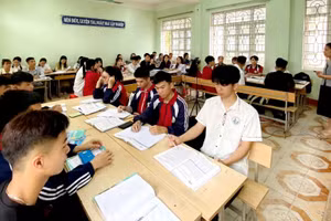 Cô và trò trường THPT Tràng Định (Lạng Sơn).