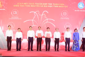 Lãnh đạo tỉnh Thái Nguyên và Đại học Thái Nguyên ký kết thỏa thuận hợp tác toàn diện.