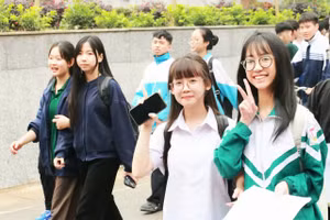 Học sinh tham gia, tập dượt qua đợt thi thử vào lớp 10.