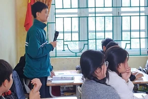 Học sinh Cao Bằng hào hứng tham gia các hoạt động giao tiếp tiếng Anh trong giờ học trực tuyến với giáo viên bản ngữ.