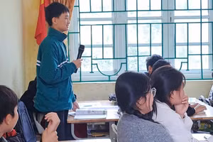 Học sinh Cao Bằng hào hứng tham gia các hoạt động giao tiếp tiếng Anh trong giờ học trực tuyến với giáo viên bản ngữ.