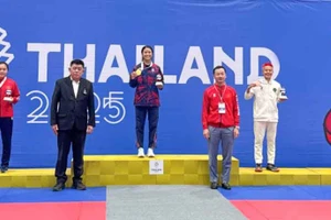 VĐV Phụng Mùi Nhình giành Huy chương Bạc nội dung đối kháng Fighting, hạng cân dưới 52kg nữ tại SEA Games 33. Ảnh: SVHTTVDLCB