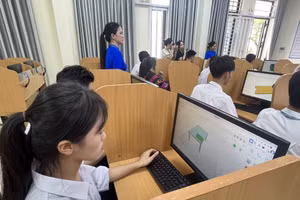 Học sinh THPT tham dự Cuộc thi thiết kế 3D sáng tạo nông cụ “Thái Nguyên xanh” do Sở Giáo dục và Đào tạo tỉnh Thái Nguyên phối hợp với Trường Đại học Công nghệ - Thông tin và Truyền thông (Đại học Thái Nguyên) tổ chức.