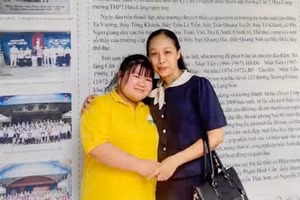 Vũ Hoàng Thảo Ly và cô giáo chủ nhiệm Nguyễn Thị Ngọc Thủy