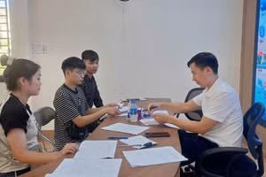 Công tác tư vấn, hỗ trợ cho người lao động tại Ngày hội