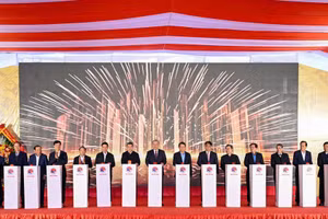 Tổng Bí thư Tô Lâm và các đại biểu ấn nút khởi công xây dựng công trình.