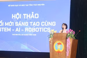 Đại diện lãnh đạo Sở GD&ĐT Thái Nguyên phát biểu tại Hội thảo.