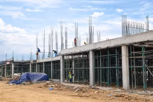 Tiến độ xây dựng Trường Phổ thông nội trú liên cấp xã Khuất Xá đang được đẩy nhanh. 