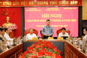 Đại diện lãnh đạo Ban Tuyên giáo và Dân vận Tỉnh ủy, Sở Văn hóa - Thể thao và Du lịch, Hội Nhà báo tỉnh Thái Nguyên đồng chủ trì hội nghị giao ban báo chí.