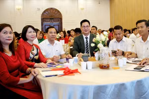 Các đại biểu, chuyên gia tham dự chương trình tập huấn.