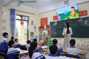 Hoạt động dạy học với sự ứng dụng công nghệ tại trường Tiểu học Hương Sơn (Phú Bình, Thái Nguyên).