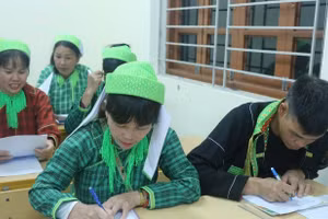 Lớp học xóa mù chữ tại xã Ba Sơn (tỉnh Lạng Sơn).