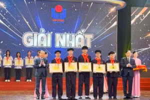 Nhóm học sinh tỉnh Cao Bằng nhận giải nhất tại Cuộc thi Sáng tạo Thanh thiếu niên, nhi đồng toàn quốc lần thứ 21 năm 2025.