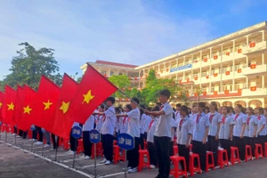 Lễ khai giảng tại Trường THCS Chu Văn An (phường Phan Đình Phùng, tỉnh Thái Nguyên).
