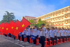 Lễ khai giảng tại Trường THCS Chu Văn An (phường Phan Đình Phùng, tỉnh Thái Nguyên).