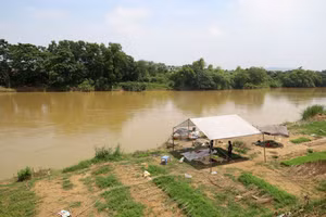 Thi thể cháu bé bị đuối nước được tìm thấy trên sông Cầu đoạn qua tổ 4, phường Cam Giá, tỉnh Thái Nguyên.