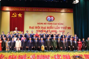 Ban Chấp hành Đảng bộ tỉnh Cao Bằng khóa XX, nhiệm kỳ 2025 - 2030 ra mắt tại Đại hội.