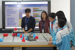 Hoạt động trải nghiệm tại phòng thực hành giáo dục STEM trường THCS Chu Văn An, Thái Nguyên.