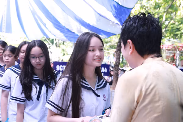 Học sinh lớp 9 Trường THCS & THPT Lương Thế Vinh rạng rỡ trong buổi lễ bế giảng năm học 2025-2026.