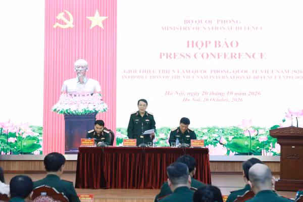 Đại diện Ban tổ chức cung cấp các thông tin về triển lãm tại họp báo. Ảnh: Đình Tuệ.
