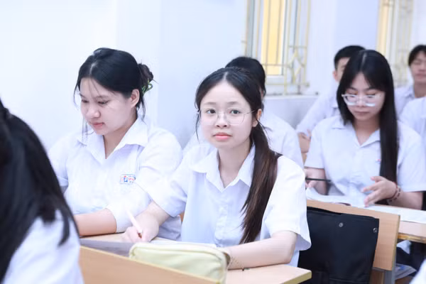 Các em thí sinh lớp 12 chỉ còn khoảng ba tuần nữa sẽ dự Kỳ thi tốt nghiệp THPT năm 2026. Ảnh: Đình Tuệ.