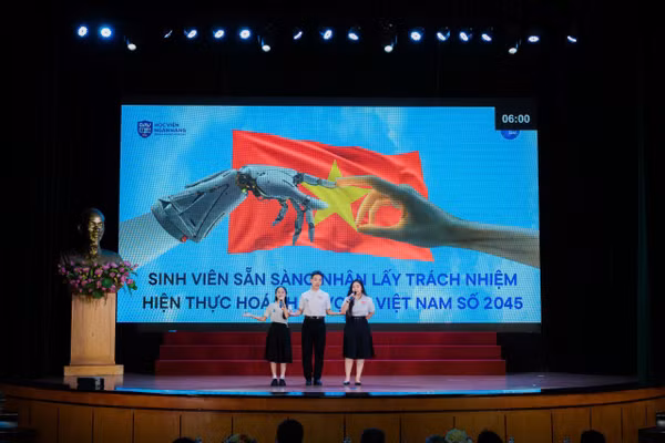 Sinh viên Học viện Ngân hàng thuyết trình các chủ đề liên quan đến Nghị quyết 57-NQ/TW. 