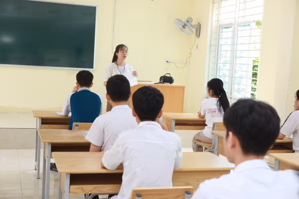 Thí sinh dự thi vào lớp 10 THPT năm 2026 tại Hà Nội. Ảnh: Đình Tuệ.
