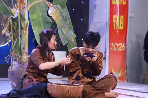 Học sinh và giáo viên cùng hóa thân thành những nhân vật nổi tiếng trong tác phẩm Chí Phèo.