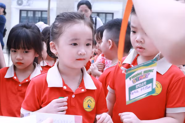 Trẻ chuẩn bị bước vào lớp 1 cần được chuẩn bị hành trang vững chắc. Ảnh: Đình Tuệ.