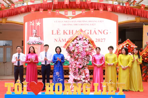 'Siêu trường' đông học sinh nhất Thủ đô chào đón năm học mới