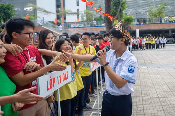 Quán quân Đường lên đỉnh Olympia năm 2025 là Trần Bùi Bảo Khánh, học sinh lớp 12 chuyên Sinh, Trường THPT chuyên Hà Nội - Amsterdam. 