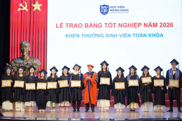 Sinh viên theo học tại Học viện Ngân hàng trong lễ trao bằng tốt nghiệp năm 2026. Ảnh: NTCC.